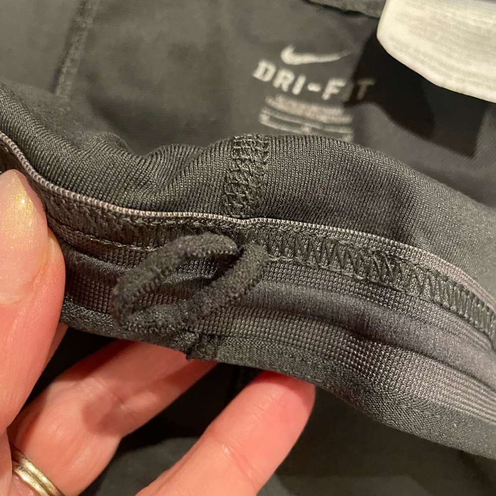 ⭐️3/$15⭐️Nike Charcoal Cropped Leggings - Picture 7 of 10